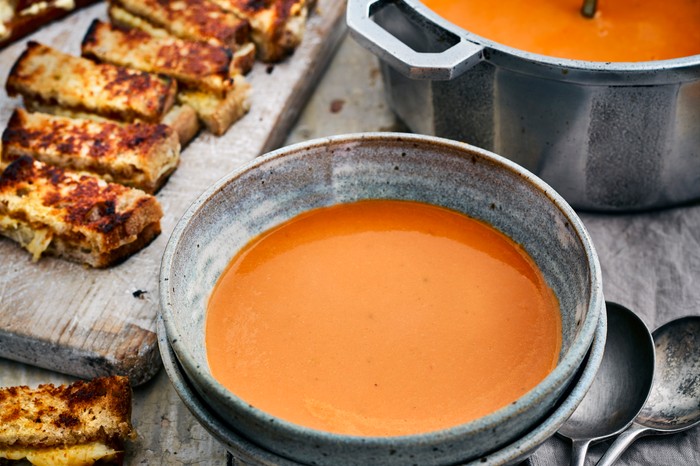 Creamy Tomato Soup Recipe with Cheese Dippers