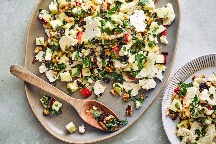 A cauliflower salad with parsley and apple cubes