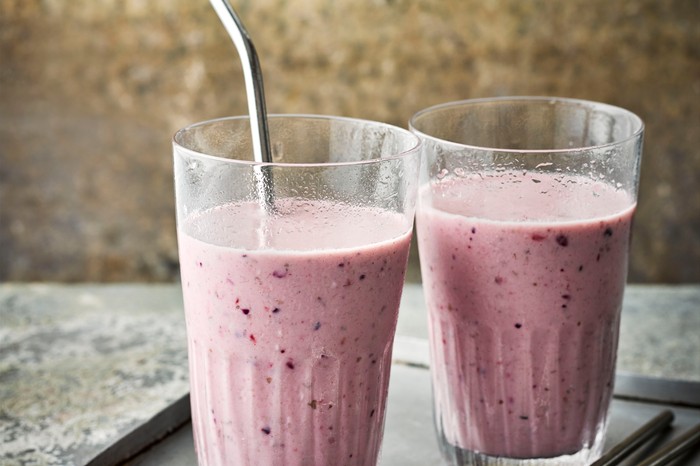 Banana Smoothie Recipe with Kefir Milk, Frozen Berries and Almonds